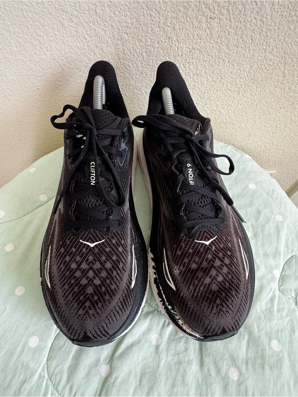 Hoka One One Cliffton 9 Black Sneakers Size 10.5B